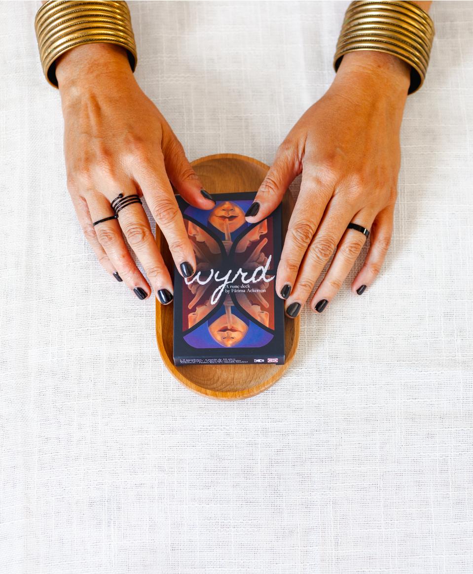 The Wyrd ++ baraja de cartas runas